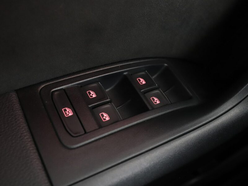 Cupra Ateca FV23% automat 300KM 4x4 alcantara virtual kamera BeatsAudio grzane fot