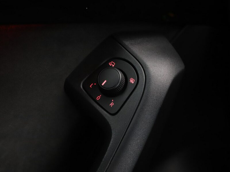 Cupra Ateca FV23% automat 300KM 4x4 alcantara virtual kamera BeatsAudio grzane fot