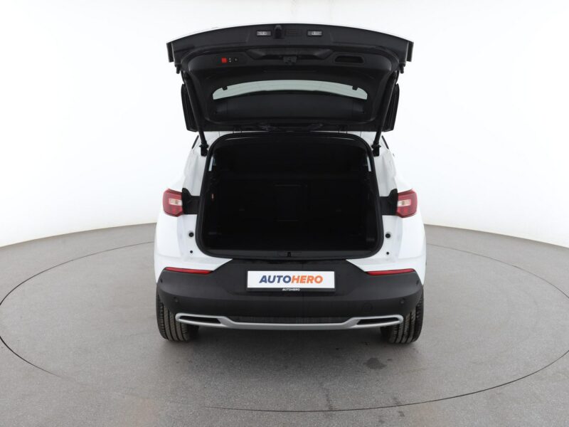Opel Grandland X automat navi klima auto kamera i czujniki parkowania grzane fotele