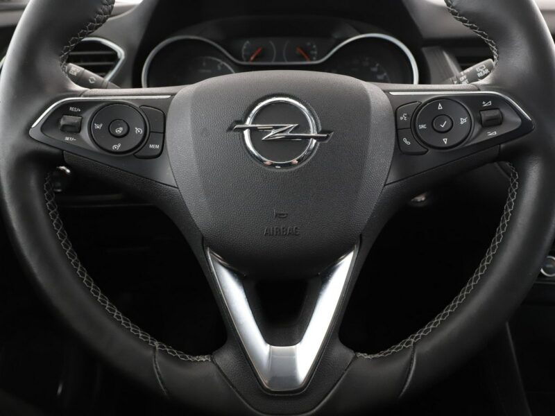 Opel Grandland X automat navi klima auto kamera i czujniki parkowania grzane fotele