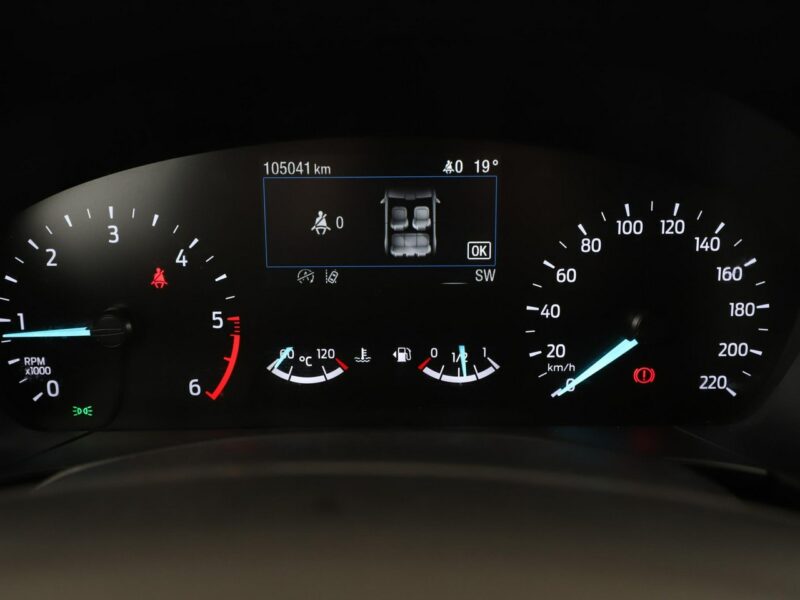 Ford Kuga navi full LED grzane fotele i kanapa czujniki parkowania klima auto III (2019-)