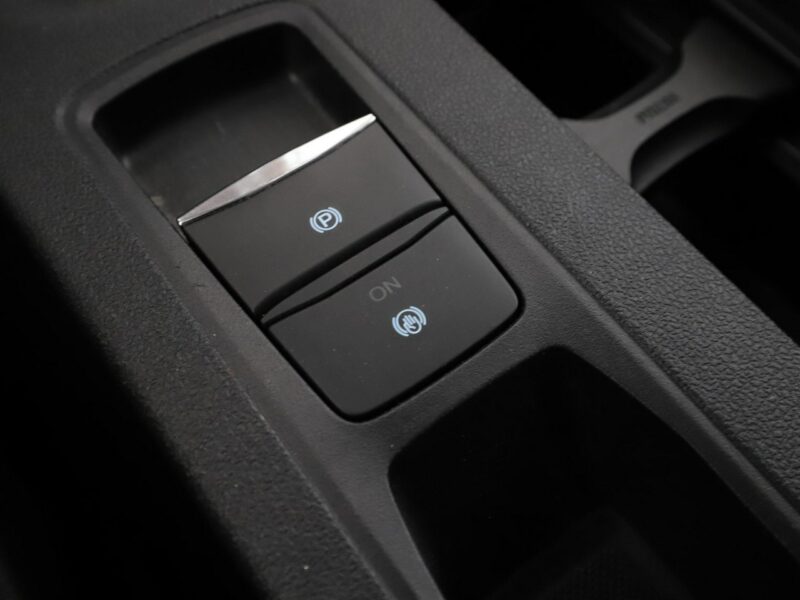 Ford Kuga navi full LED grzane fotele i kanapa czujniki parkowania klima auto III (2019-)