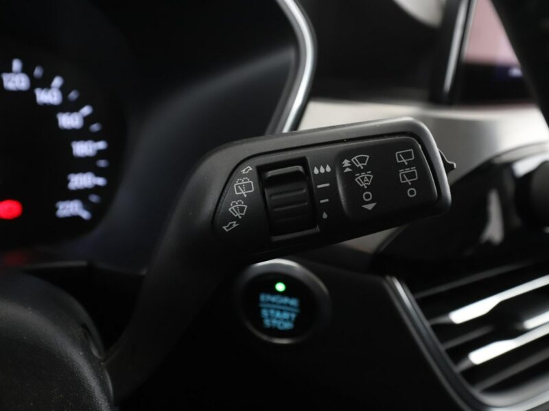 Ford Kuga navi full LED grzane fotele i kanapa czujniki parkowania klima auto III (2019-)