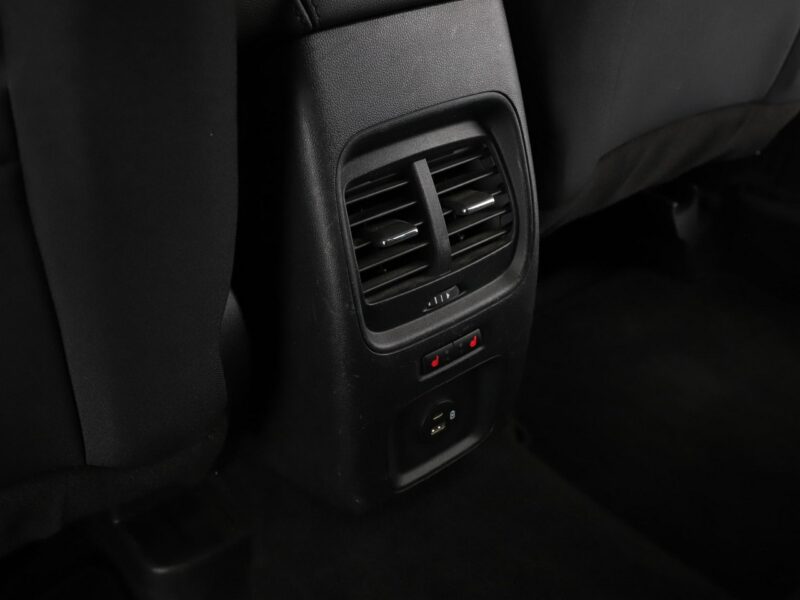 Ford Kuga navi full LED grzane fotele i kanapa czujniki parkowania klima auto III (2019-)