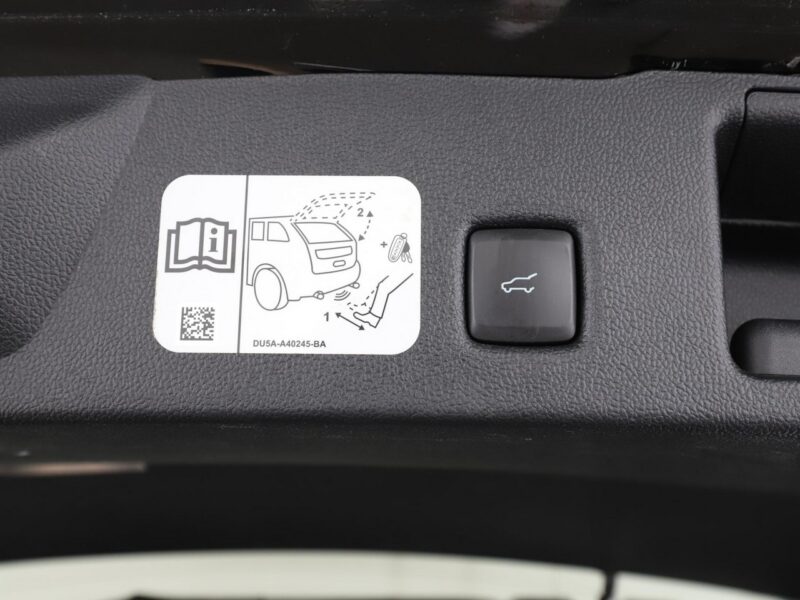 Ford Kuga navi full LED grzane fotele i kanapa czujniki parkowania klima auto III (2019-)