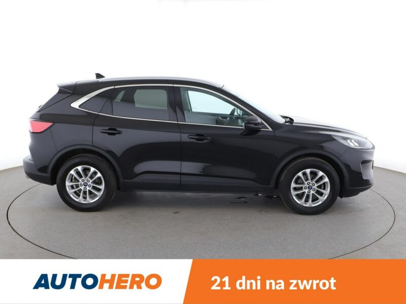 Ford Kuga navi full LED grzane fotele i kanapa czujniki parkowania klima auto III (2019-)