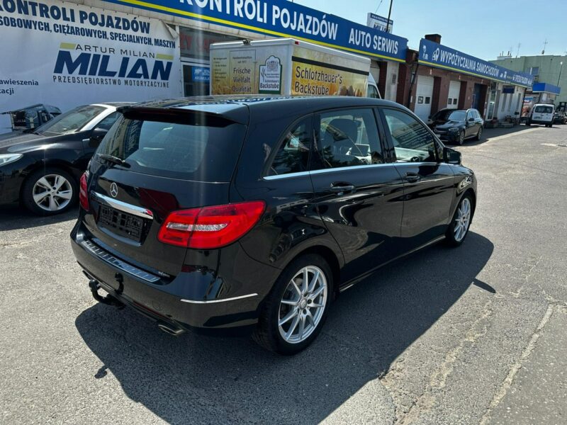 Mercedes B 180 Mercedes B-Klasa 1.6-122KM Bogate wyposażenie 127tkm 2013r W246 (2011-)