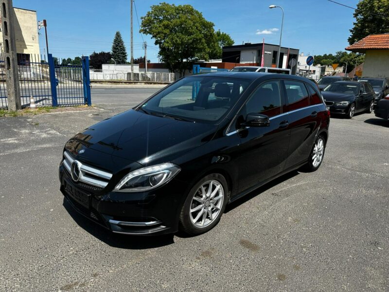 Mercedes B 180 Mercedes B-Klasa 1.6-122KM Bogate wyposażenie 127tkm 2013r W246 (2011-)