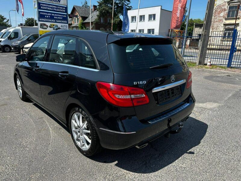 Mercedes B 180 Mercedes B-Klasa 1.6-122KM Bogate wyposażenie 127tkm 2013r W246 (2011-)
