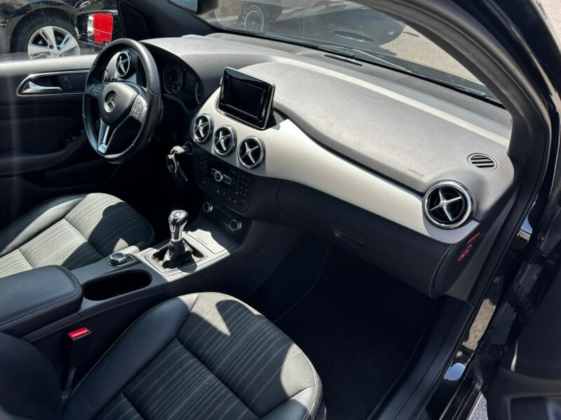 Mercedes B 180 Mercedes B-Klasa 1.6-122KM Bogate wyposażenie 127tkm 2013r W246 (2011-)