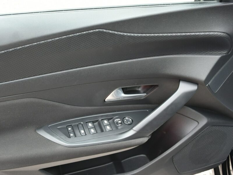 Peugeot 308 1.2PureTech 110KM MANUAL 2022r. Virtual fullLED NAVi 52tkm Rezerwacja P5 (2021-)