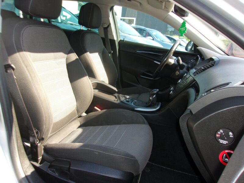 Opel Insignia Klimatronic 2-stref, Ele. bagażnik, Podgrz. fotele + kierownica, PDC A (2008-2017)