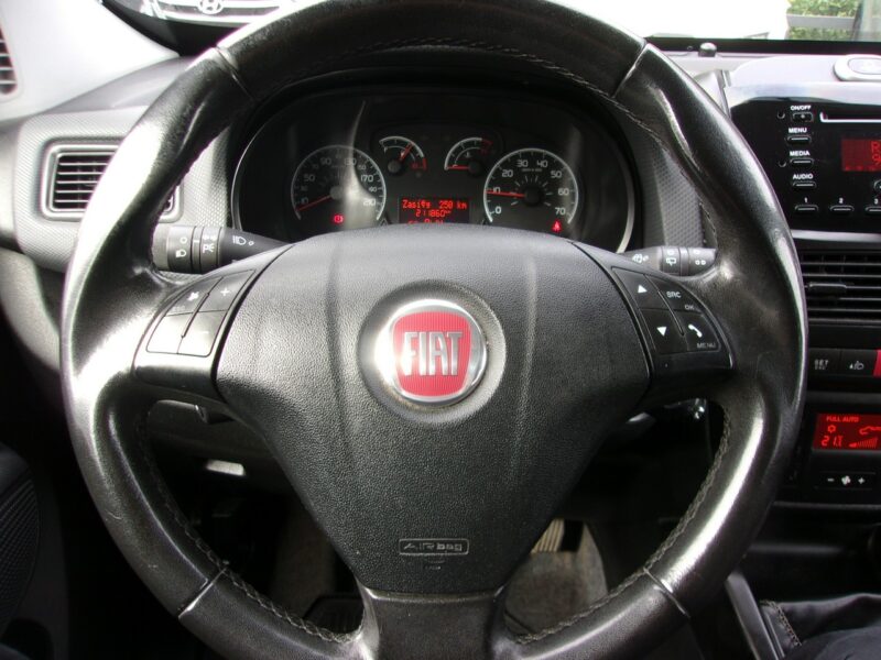 Fiat Doblo Klimatronic, Ele szyby 4x, Ele lusterka, Podgrz. fotele Hak holowniczy II (2009-)