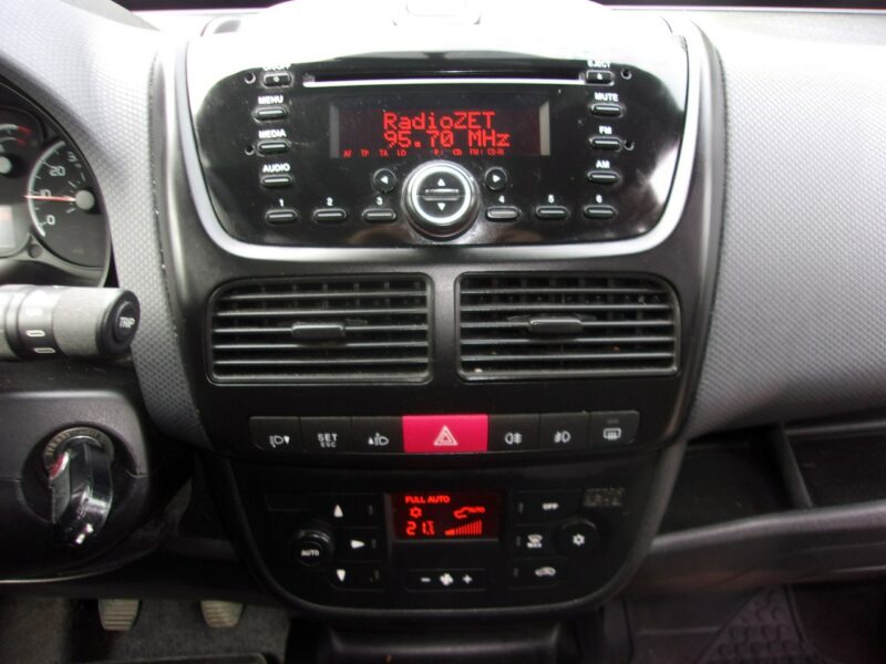 Fiat Doblo Klimatronic, Ele szyby 4x, Ele lusterka, Podgrz. fotele Hak holowniczy II (2009-)
