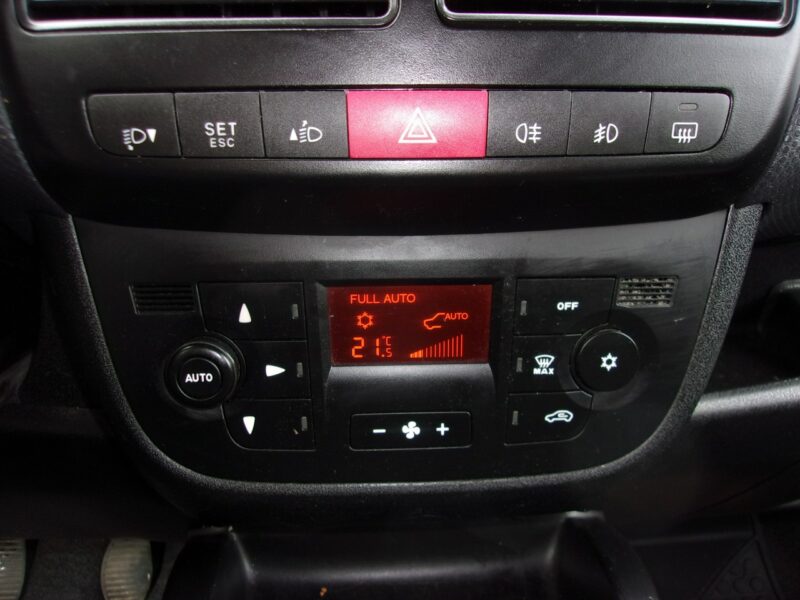 Fiat Doblo Klimatronic, Ele szyby 4x, Ele lusterka, Podgrz. fotele Hak holowniczy II (2009-)