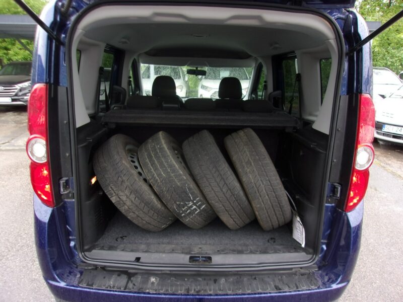 Fiat Doblo Klimatronic, Ele szyby 4x, Ele lusterka, Podgrz. fotele Hak holowniczy II (2009-)