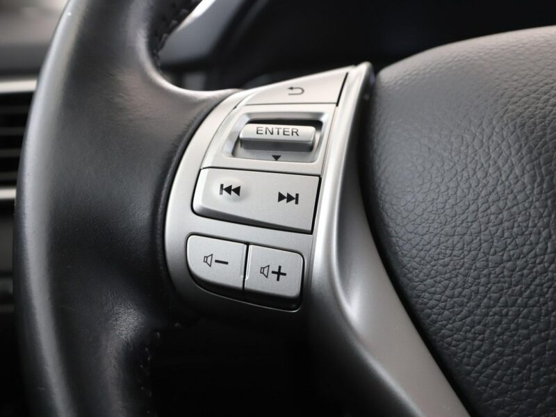 Nissan Qashqai automat navi klima auto grzane fotele kamera i czujniki parkowania II (2013-2021)