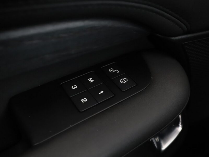Land Rover Discovery FV23 AWD Landmark Edt 7os. Virtual ACC Navi Grzana Skóra Meridian LED V (2017-)