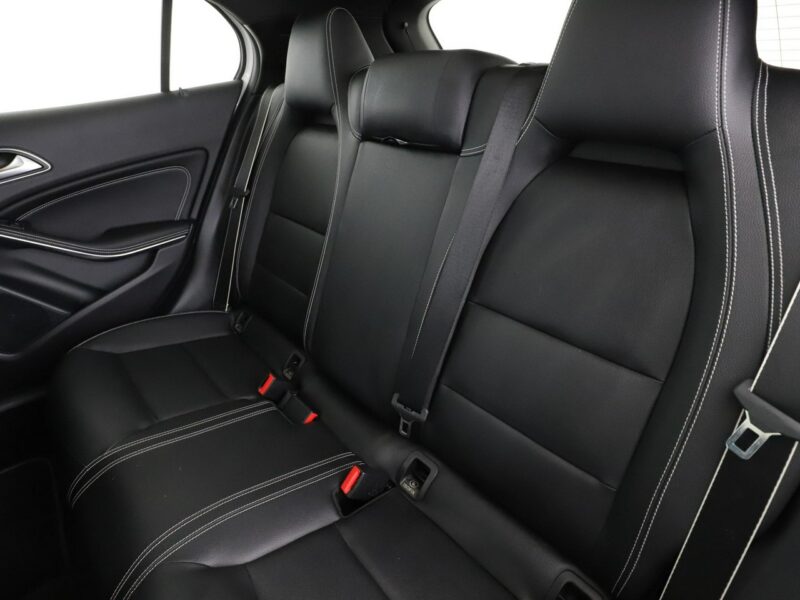 Mercedes GLA 180 Urban AMG Automat Panorama Nawigacja Tempomat Grzana Skóra Kamera LED