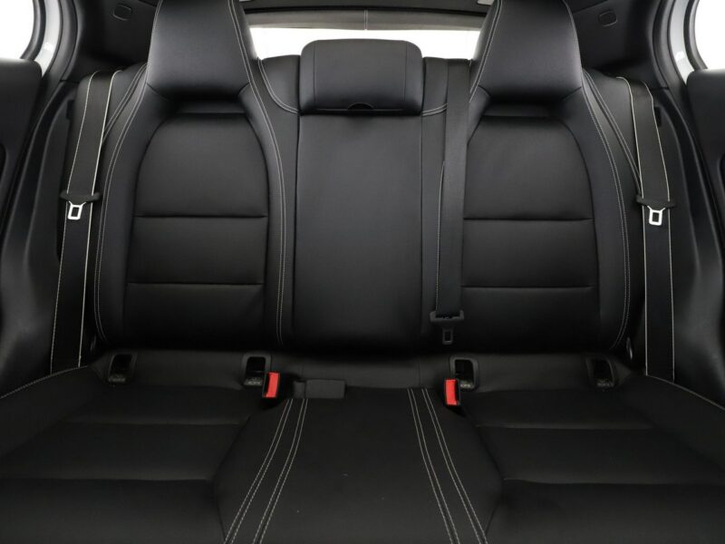 Mercedes GLA 180 Urban AMG Automat Panorama Nawigacja Tempomat Grzana Skóra Kamera LED