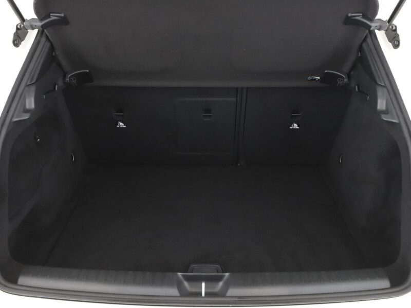 Mercedes GLA 180 Urban AMG Automat Panorama Nawigacja Tempomat Grzana Skóra Kamera LED