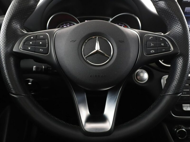 Mercedes GLA 180 Urban AMG Automat Panorama Nawigacja Tempomat Grzana Skóra Kamera LED