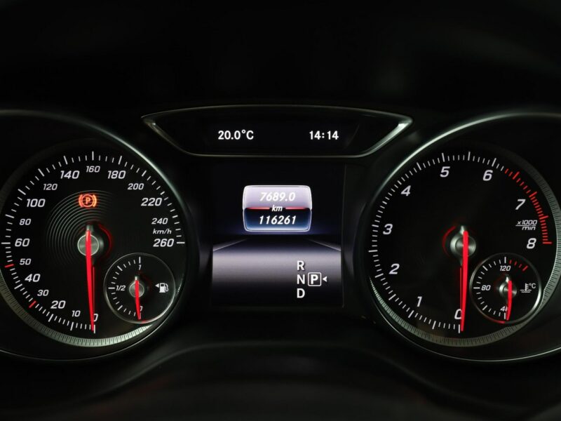 Mercedes GLA 180 Urban AMG Automat Panorama Nawigacja Tempomat Grzana Skóra Kamera LED