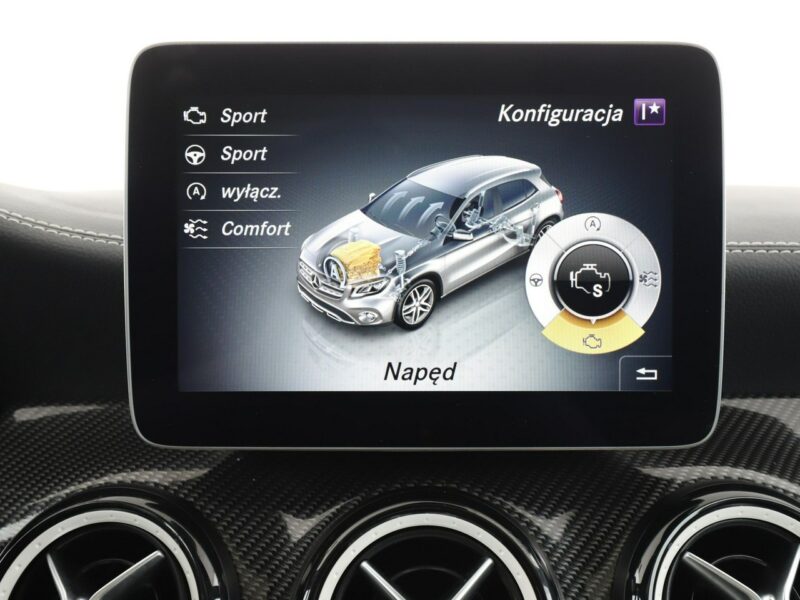 Mercedes GLA 180 Urban AMG Automat Panorama Nawigacja Tempomat Grzana Skóra Kamera LED