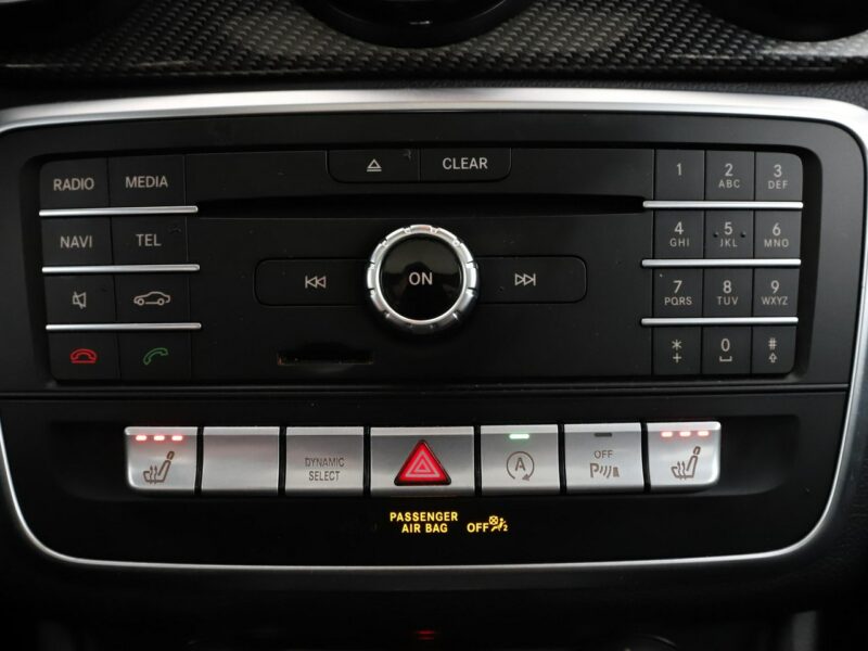 Mercedes GLA 180 Urban AMG Automat Panorama Nawigacja Tempomat Grzana Skóra Kamera LED