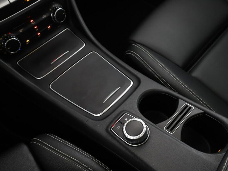 Mercedes GLA 180 Urban AMG Automat Panorama Nawigacja Tempomat Grzana Skóra Kamera LED