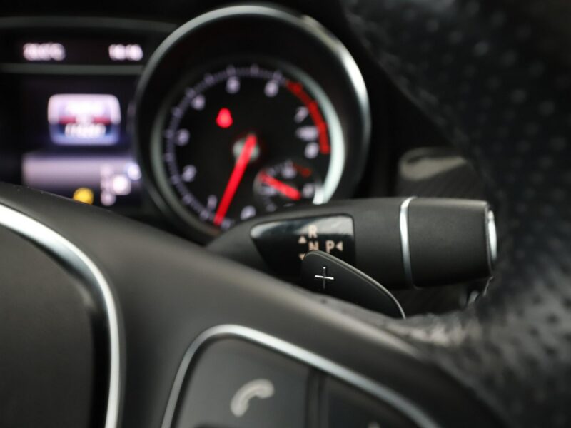 Mercedes GLA 180 Urban AMG Automat Panorama Nawigacja Tempomat Grzana Skóra Kamera LED