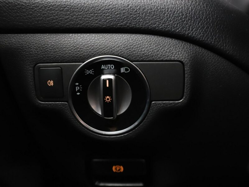 Mercedes GLA 180 Urban AMG Automat Panorama Nawigacja Tempomat Grzana Skóra Kamera LED