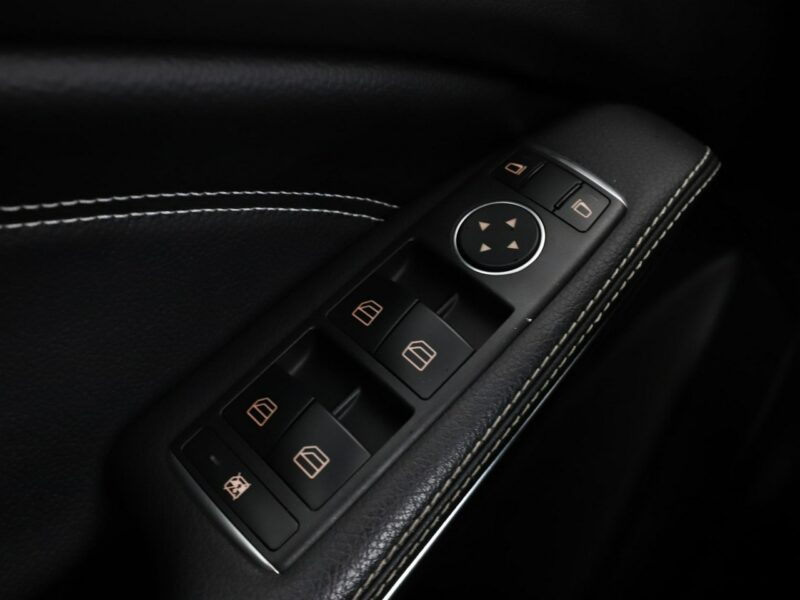 Mercedes GLA 180 Urban AMG Automat Panorama Nawigacja Tempomat Grzana Skóra Kamera LED