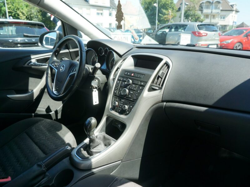 Opel Astra zarejestrowany, ubezpieczony J (2009-2019)