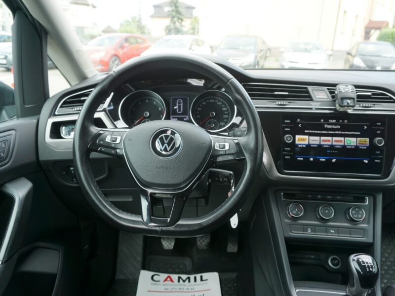Volkswagen Touran polski salon III (2015-)