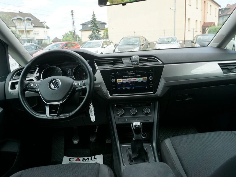 Volkswagen Touran polski salon III (2015-)