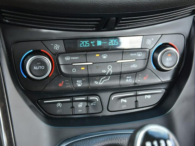 Ford Kuga Titanium 4WD Ledy Bi-xenon Skóry Navi Kamera Park Assist el.klapa II (2012-)