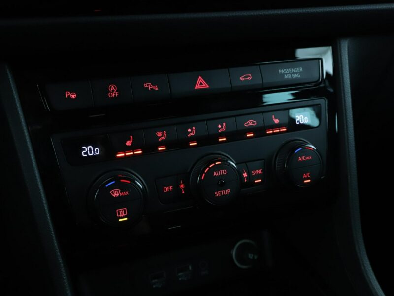 Cupra Ateca 4x4 DSG full LED virtual cocpit skóra/alcantara navi grzane fotele