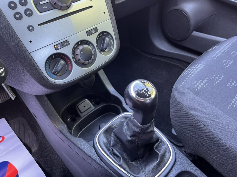 Opel Corsa 1.4 LIFT Klima El szyby Ks Serw Bez Rdzy ABS Stan BDD Bezwypadk Opł D (2006-2014)
