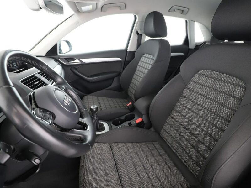 Audi Q3 4x4 xenon navi klima grzane fotele czujniki parkowania I (2011-2018)