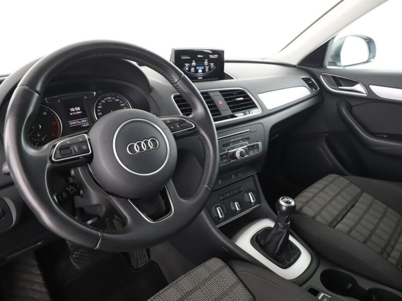 Audi Q3 4x4 xenon navi klima grzane fotele czujniki parkowania I (2011-2018)