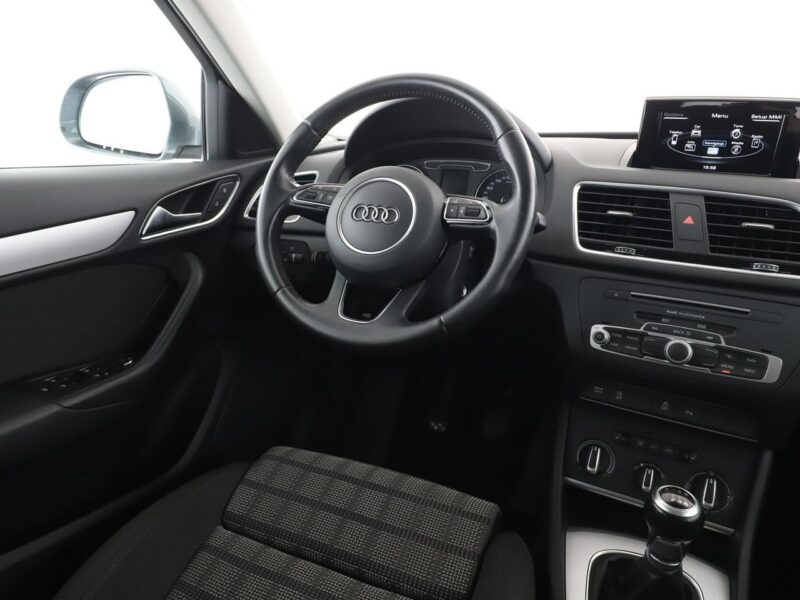 Audi Q3 4x4 xenon navi klima grzane fotele czujniki parkowania I (2011-2018)