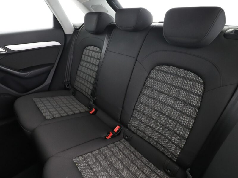 Audi Q3 4x4 xenon navi klima grzane fotele czujniki parkowania I (2011-2018)