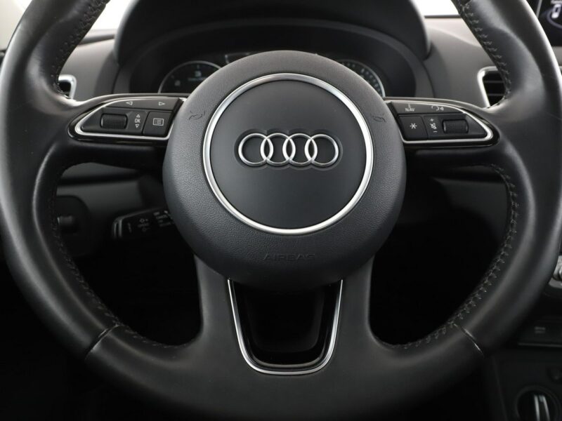 Audi Q3 4x4 xenon navi klima grzane fotele czujniki parkowania I (2011-2018)