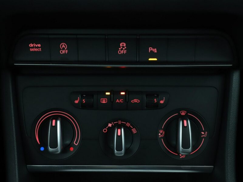 Audi Q3 4x4 xenon navi klima grzane fotele czujniki parkowania I (2011-2018)