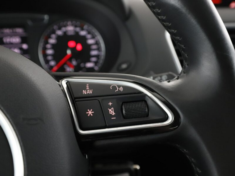 Audi Q3 4x4 xenon navi klima grzane fotele czujniki parkowania I (2011-2018)