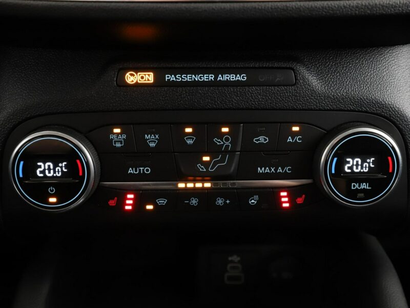 Ford Kuga 4x4 automat full LED navi klima auto kamera i czujniki parkowania III (2019-)