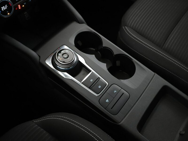 Ford Kuga 4x4 automat full LED navi klima auto kamera i czujniki parkowania III (2019-)