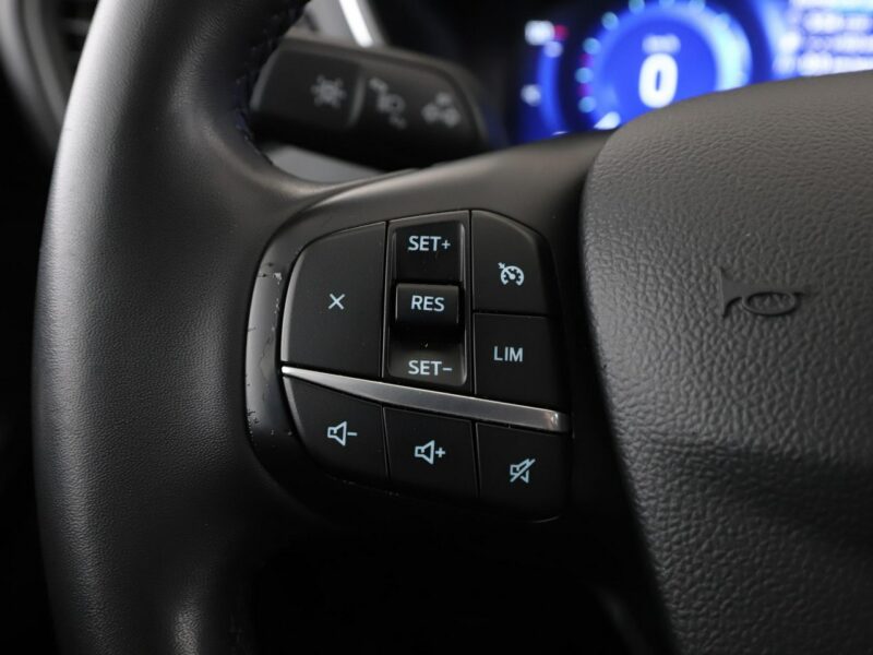 Ford Kuga 4x4 automat full LED navi klima auto kamera i czujniki parkowania III (2019-)