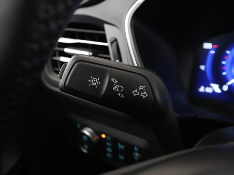 Ford Kuga 4x4 automat full LED navi klima auto kamera i czujniki parkowania III (2019-)